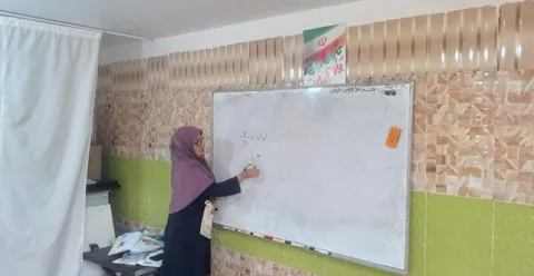 وقتی خانه، کلاس درس شد؛ روایت تعهد یک معلم ایوانی