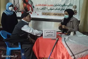 برگزاری میز خدمت توسط حوزه شهیده سمیه همدان به مناسبت هفته بسیج