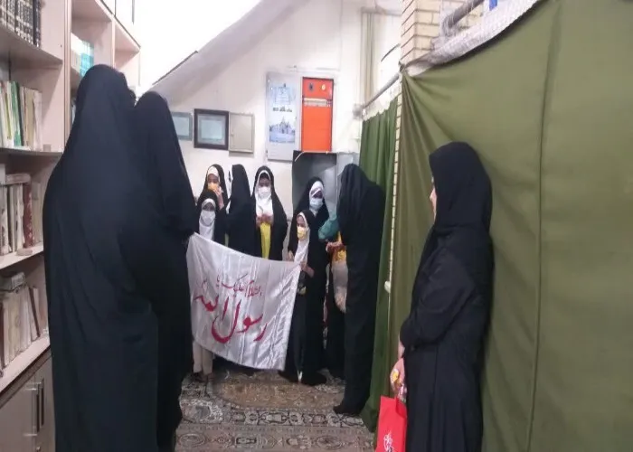 برپایی ایستگاه صلواتی وتوزیع شیرینی وشربت بین شرکت کنندگان درنماز جمعه