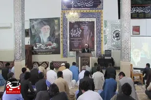 میرجاوه یک&zwnj;صدا به احترام شهدا ایستاد