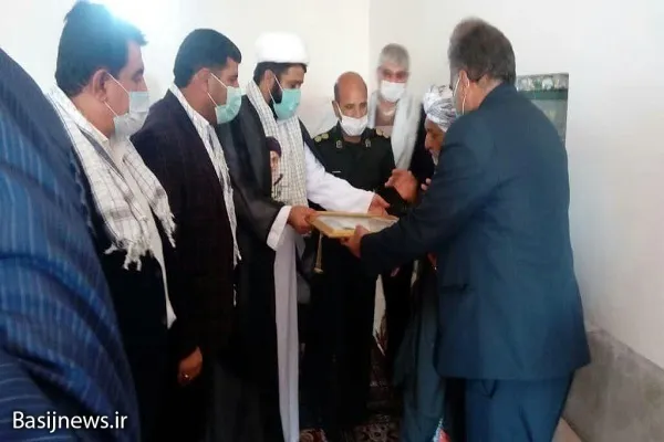 دیدار امام جمعه شهر بنجار با خانو شهید حسین خاتمی