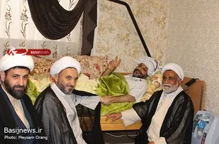 عیادت مسئول نمایندگی ولی فقیه سپاه تهران بزرگ از مجروحین طلاب بسیجی در اغتشاشات اخیر