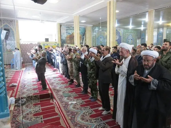 حضور رزمندگان و بسیجیان گردان 108 در نماز جمعه شهر دولت آباد