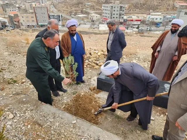 آیین غبار روبی ، عطر افشانی و کاشت نهال بر  مزار شهدای فیروزکوه