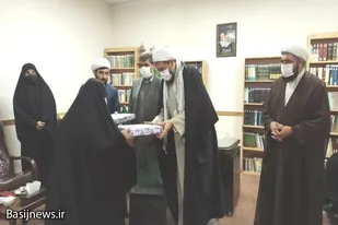 تجلیل از خانواده بانوی انقلابی خواهر دباغ در همدان