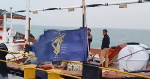 انتقال ۲۰ هزار لیتر آب شرب به جزیره بونه با همت بسیج دریایی هندیجان