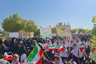 راهپیمایی ۱۳ آبان در جم با حضور گسترده دانش&zwnj;آموزان برگزار شد