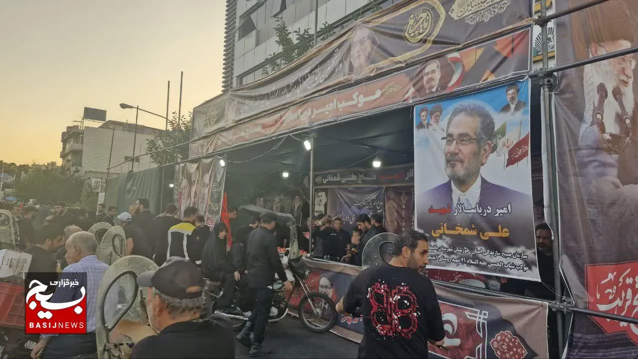 خدمت به زائران در مسیر بدرقه قائد شهید