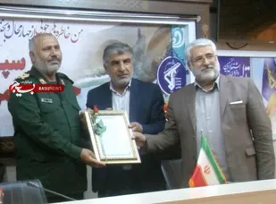 تجلیل شورای اسلامی و شهرداری شهرکرد از فرمانده سپاه استان