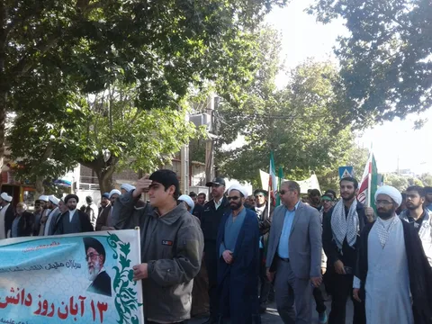 حضور  مقتدرانه و دشمن شکن مردم متدین  وانقلابی همیشه در صحنه شهرستان تفرش در راهپیمایی یوم الله 13 ابان