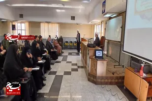 نشست صمیمی مسئول سازمان بسیج طلاب و روحانیون با فرماندهان پایگاه&zwnj;های بسیج طلاب استان همدان +تصاویر