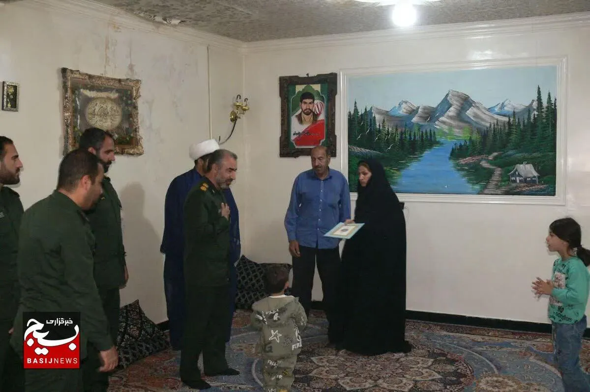 دیدار با خانواده‌های شهیدان به مناسبت هفته عقیدتی سیاسی در رومشکان