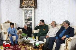 دیدار فرمانده سپاه انصارالحسین(ع) همدان با خانواده شهید &laquo;محمدرضا زارع الوانی&raquo;