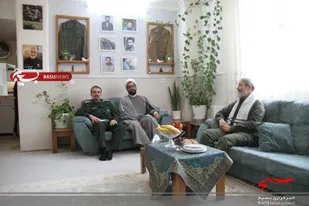 بازدید فرمانده ناحیه امام حسن مجتبی (ع) و مسئول نمایندگی ولی فقیه در ناحیه از منزل پاسداران بازنشسته