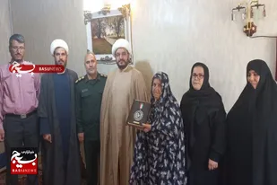دیدار مسئول نمایندگی ولی فقیه در سپاه تویسرکان با خانواده شهدا