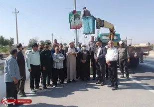 تابلوی تمثال ۴۸ شهید شهر مهردشت در بلوار ورودی این شهر نصب شد