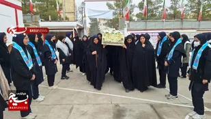 نواختن "زنگ شهدا به رنگ شهدا" در مدارس و دانشگاه&zwnj;های تربت&zwnj;جام+تصاویر