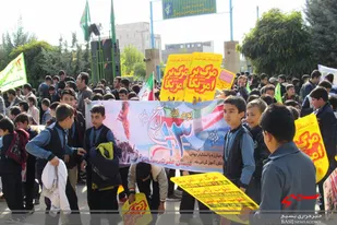 حضور گسترده دانش&lrm;آموزان رزنی در راهپیمایی 13 آبان