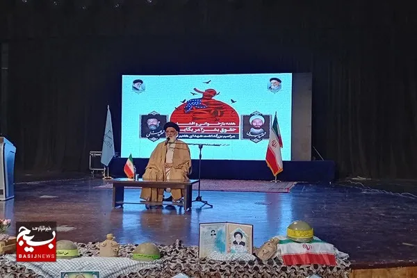 دشمن سعی دارد با رواج بی عفتی و برهنگی جوانان را جذب کند