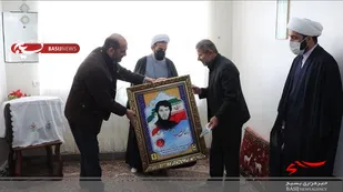 دیدار جانشین حوزه نمایندگی ولی فقیه در سپاه کربلا با خانواده روحانی شهید کریمی + تصاویر