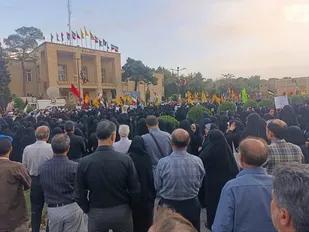 مقاومت واستکبار ستیزی توسط مردم شهید پروردر تجمع میدان امام حسین(علیه السلام) اصفهان