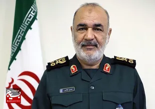 ارتش و سپاه دست در دست هم در خط مقدم پاسداری از انقلاب و ایران/نیرو&zwnj;های مسلح، سیاست&zwnj;های ضد ایرانی نظام سلطه را به چالش کشیده&zwnj;اند