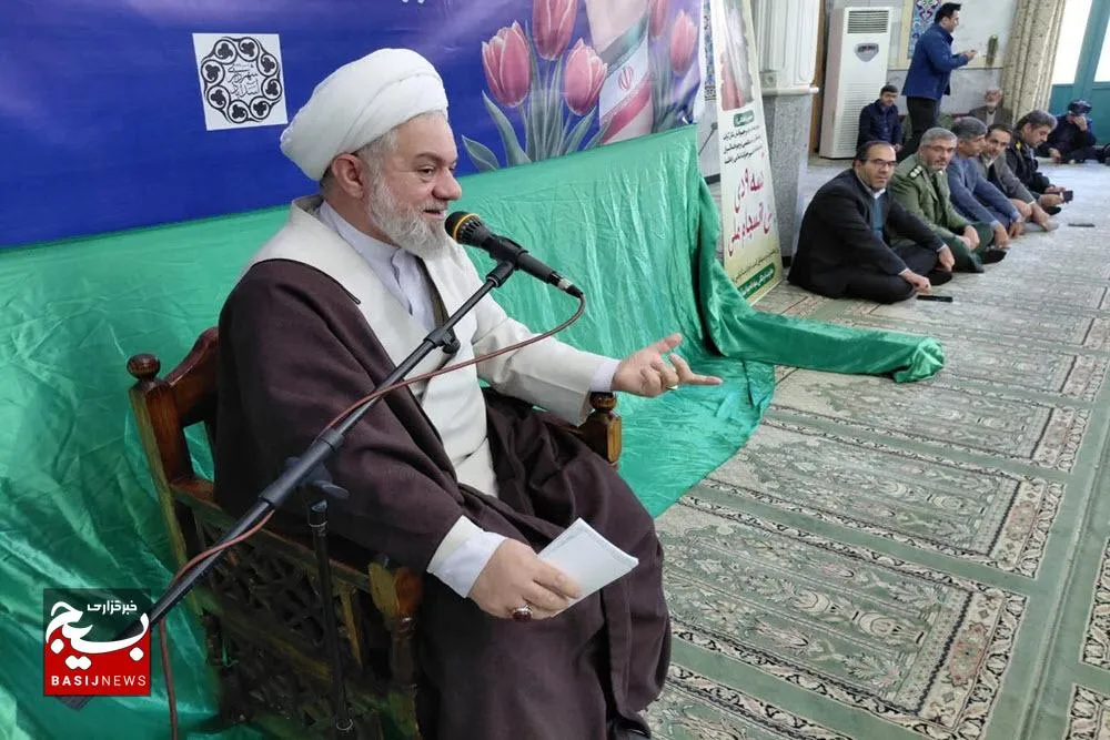راه‌حل مشکلات کشور بصیرت، اتحاد و مقاومت است نه اعتماد به دشمن