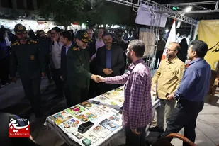 برپایی غرفه&zwnj;های هنری در حاشیه تجمع مردمی همدان