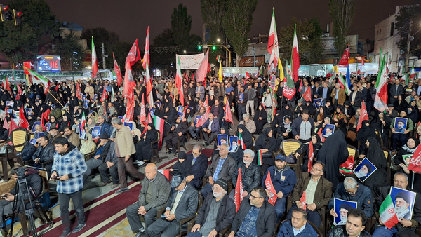 قلدران جهان برای نجات آمریکا، دست به دست هم داده‌اند