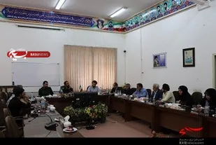 خبرنگار خودش را اجیر یک جریان فکری در جامعه نکند .