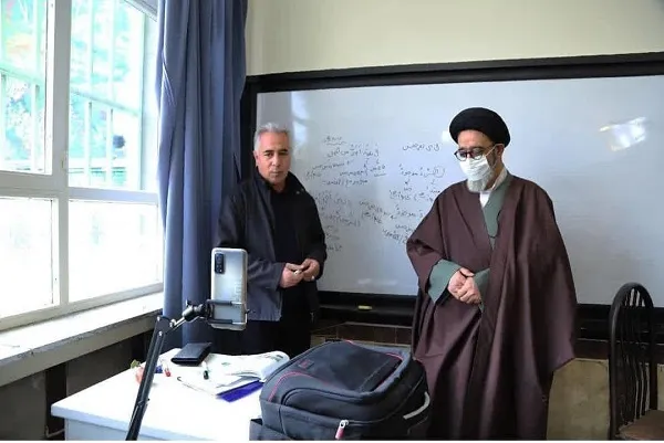 گفت و گوی مجازی نماینده ولی فقیه در آذربایجان شرقی با دانش‌آموزان