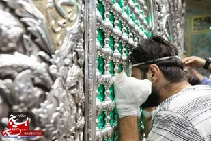 تشرف جمعی از مجروحان لبنانی به حرم مطهر رضوی + عکس