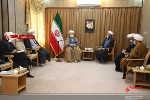 از میان دانشجویان شیعه و اهل سنت نیرو&zwnj;هایی برای نظام تربیت کنید