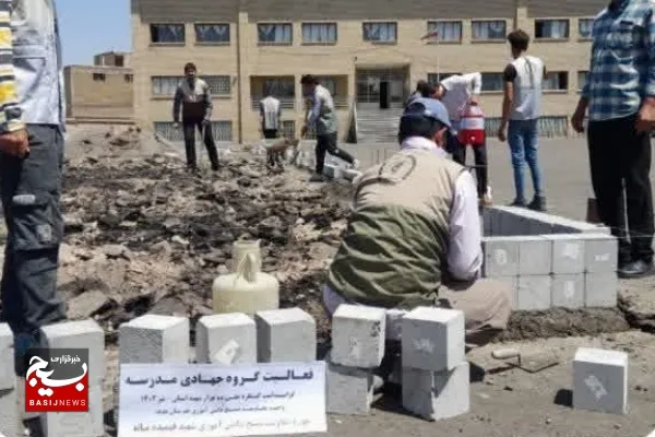 اردوی هجرت و  آماده سازی چمن مصنوعی هنرستان هدف در میانه