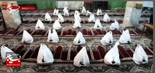 اهدا کمک های مومنانه توسط جهادگران ناحیه امام علی (ع) اهواز
