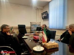 دیدار وگفتگو جمعی از مسئولان شهرستان آران وبیدگل با رزمندگان گردان 117 لشکر 14 امام حسین(علیه السلام)