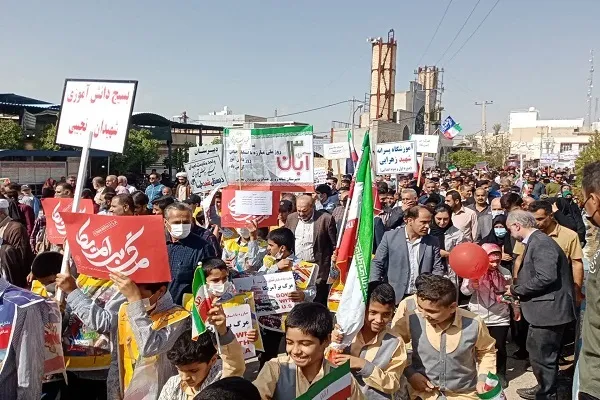 مطمئن باشید نوجوانان دهه هشتاد و نودی به زودی به سراغتان می‌آیند و انتقام خون حاج قاسم عزیزمان و شهدای مظلوممان را خواهند گرفت