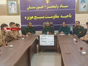 نشست صمیمی فرمانده ناحیه مقاومت بسیج هویزه با سربازان به مناسبت روز سرباز