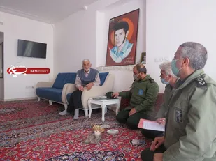 دیدارباخانواده شهیدان دادگر و نیک روش توسط رزمندگان و بسیجیان گردان ۱۱۷امام حسین علیه السلام