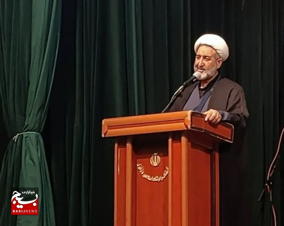 مدیران و مسئولان باید تحت سیطره جامعه خبری نگران عملکرد خود باشند