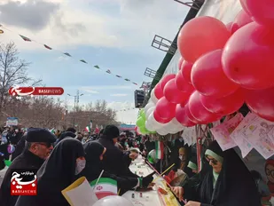برپایی ایستگاه نشاط و سرگرمی به همت بسیج جامعه زنان سپاه البرز در راهپیمایی ۲۲ بهمن