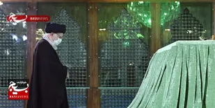 امام خامنه&zwnj;ای در مرقد امام(ره) و گلزار شهدا حضور یافتند