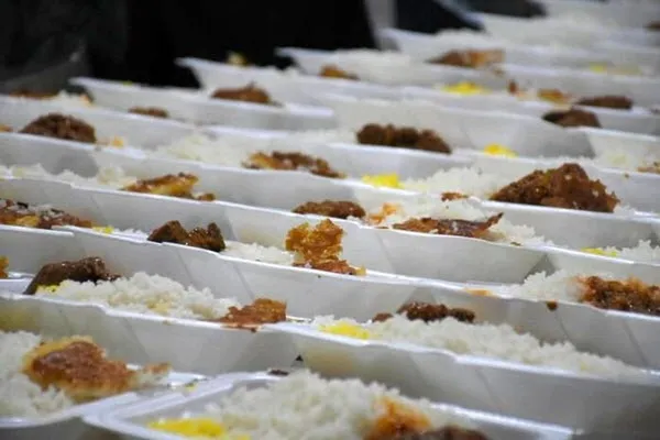 طبخ ۲ هزار پرس غذای گرم توسط گروه‌های جهادی حوزه حضرت خدیجه (س) همدان