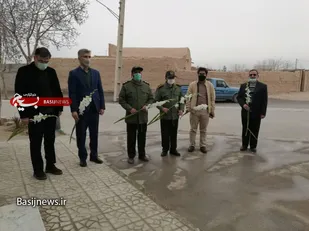 مزار شهدای روستای خیرآباد به مناسبت دهه فجر گلباران شد