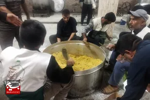اطعام رائران پاکستانی در زائر سرای امام رضا زاهدان
