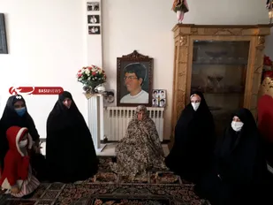 بازدید از خانواده شهیدان و کمک به نیازمندان