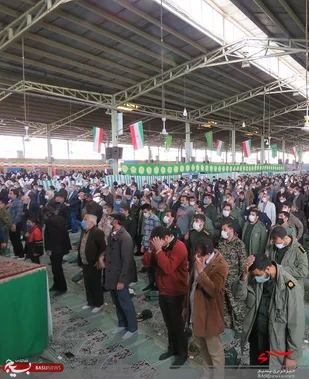 حضور فرمانده و کارکنان سپاه ناحیه مقاومت بسیج خمینی شهر در نماز جمعه