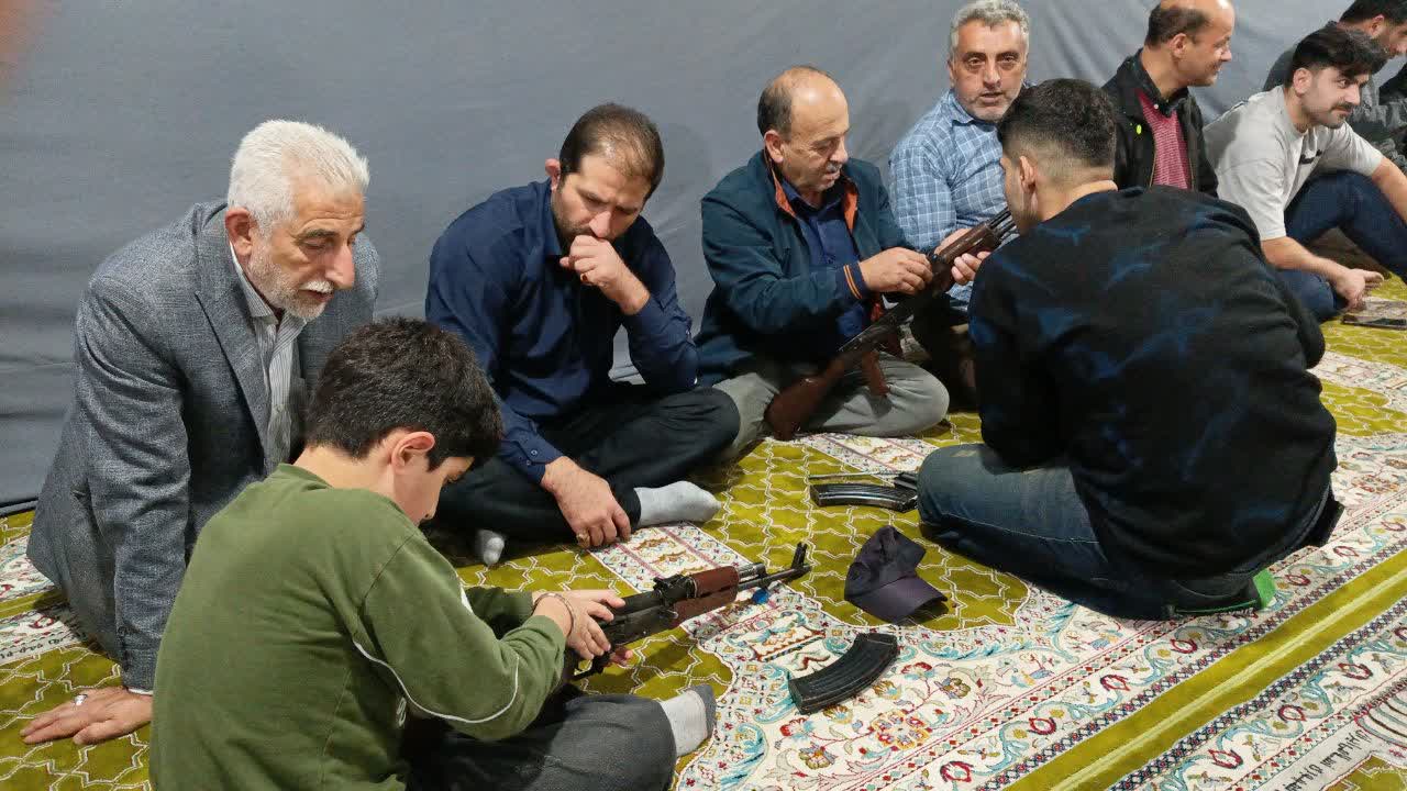 هر بسیجی آگاه، توطئه دشمن را خنثی میکند هر بسیجی آگاه، توطئه دشمن را خنثی میکند