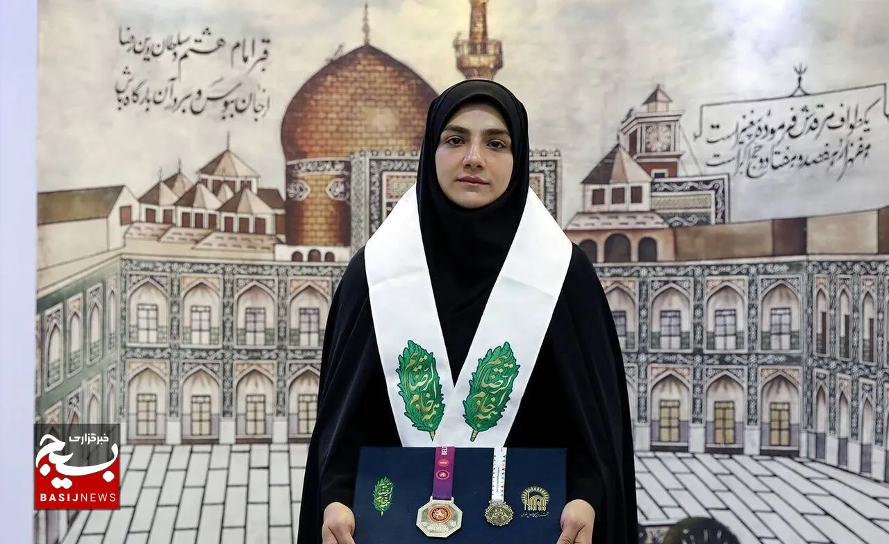 بانوی قهرمان کشتی «آلیش» جهان، مدال خود را به موزه حرم رضوی اهدا کرد