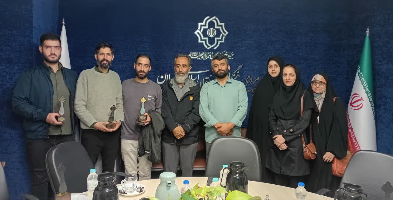 در نشست «شکرانه عهد» از فعالان مردمی عرصه بعثت تقدیر شد در نشست «شکرانه عهد» از فعالان مردمی عرصه بعثت تقدیر شد
